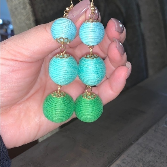 5/$25 Boho Blue Ombré Earrings Gold Colored Accents - Picture 2 of 3